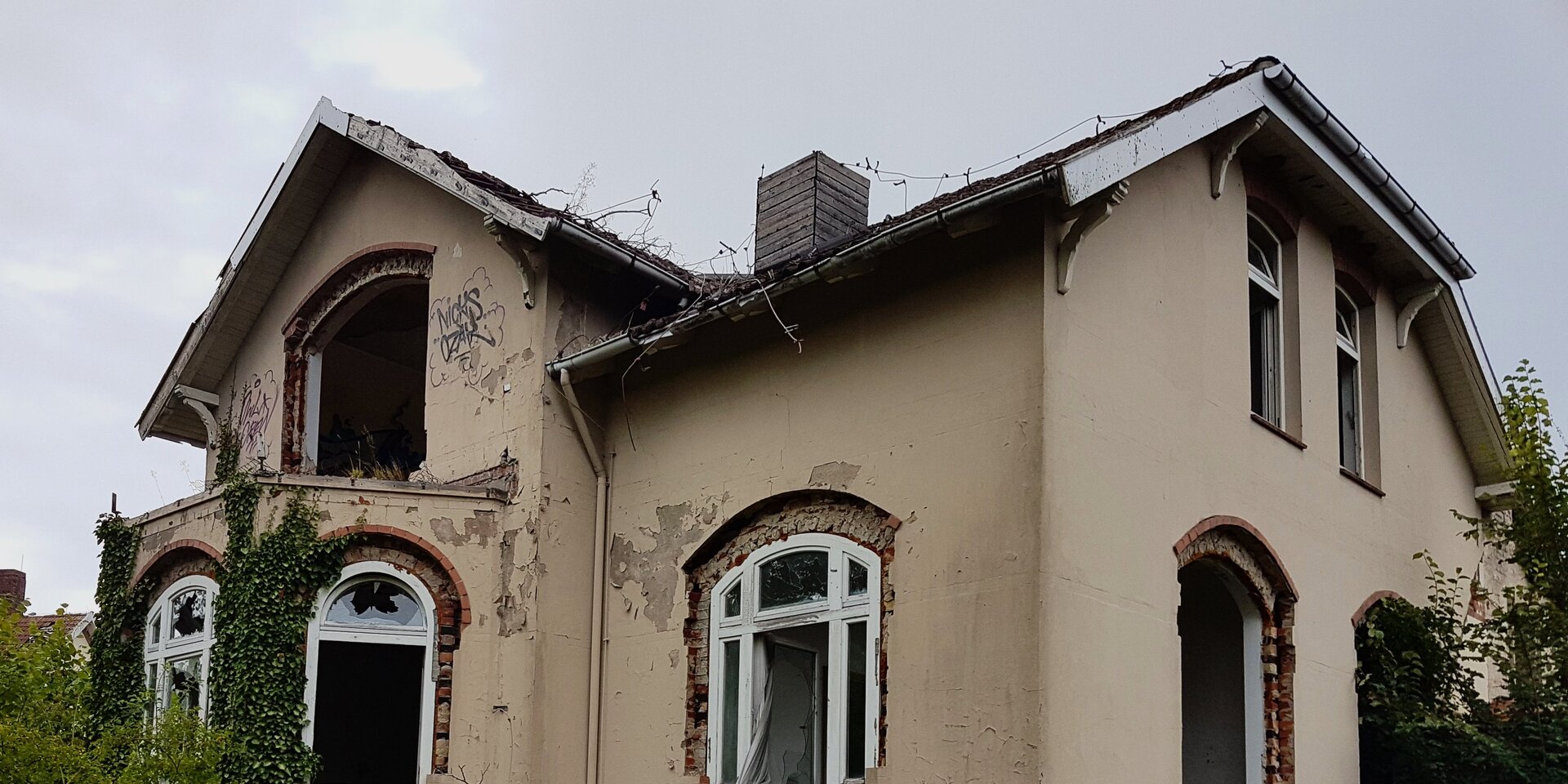 Hotel Ruine – Verfallener Flügel